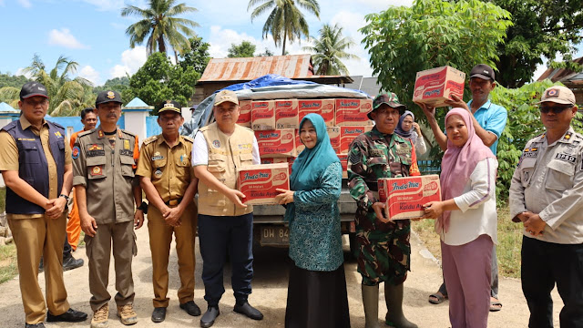 PJ. Bupati Salurkan Bantuan ke Warga terdampak banjir