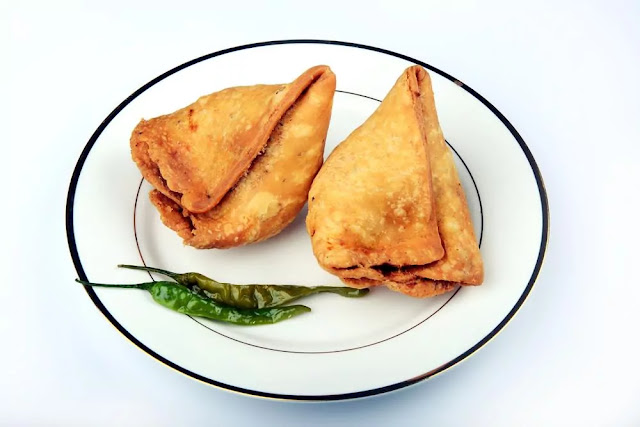 Aloo Samosa Recipe in Hindi