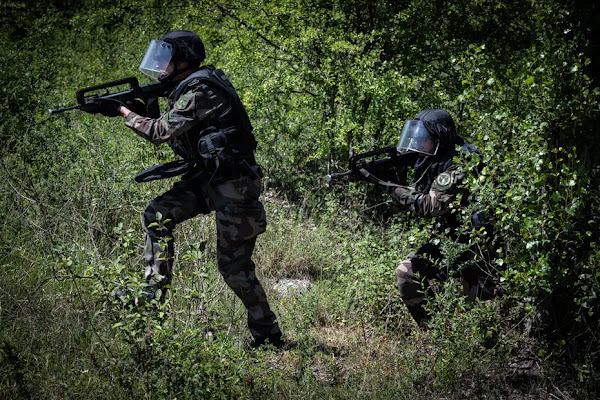 Dans l’Ain, les gendarmes se forment auprès des militaires de l’Armée de terre