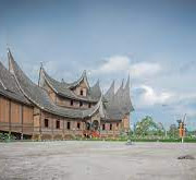 Kenal Lebih Dekat dengan Objek Wisata Budaya Istana Basa Pagaruyung