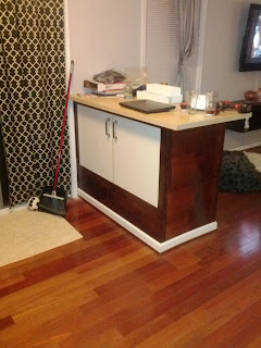 Varde sink cabinet becomes breakfast bar