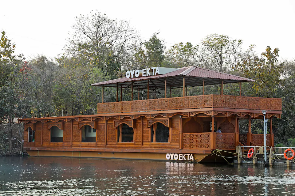 Gujarat First OYO Ekta Houseboat