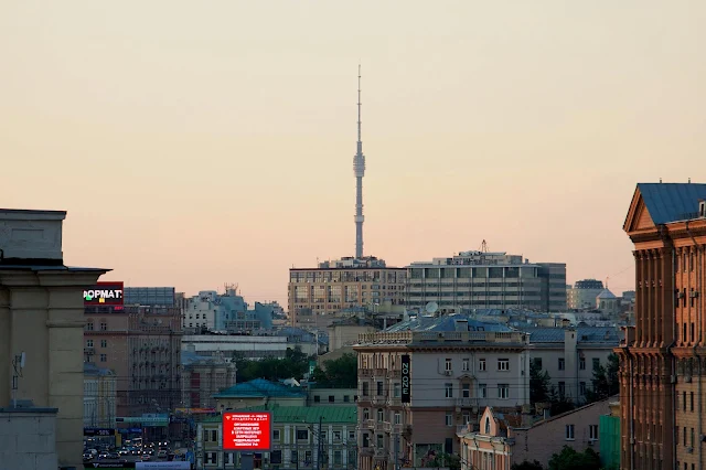 вид с крыши жилого дома на Новинском бульваре в сторону Останкино, Останкинская телебашня