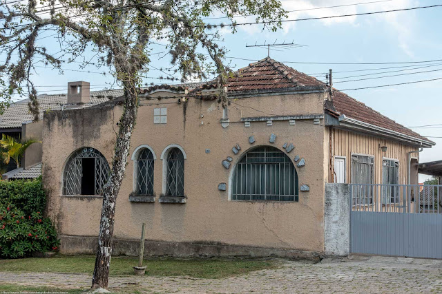 Casa de madeira e alvenaria na Rua Doutor Goulin.