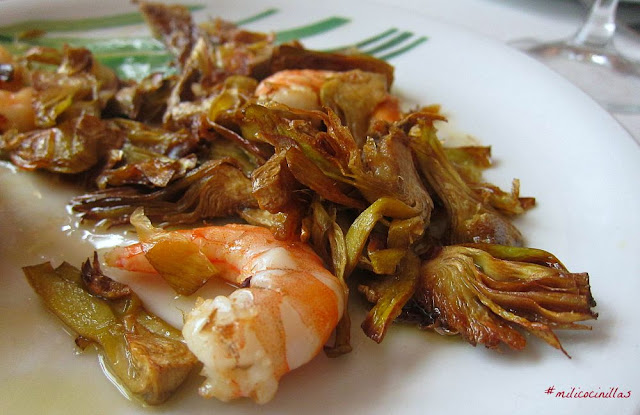 colas-de-gambas-alcachofas 