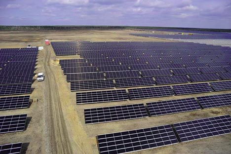 Solar Power Grows Across The World Every Week Image