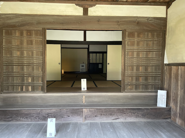 The entrance of the Honjin inn, former Someno house, noble getting off their palanquin or car in here without walking