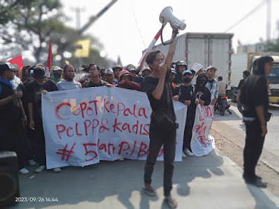 Truk Tanah Telan Korban, Mahasiswa dan Masyarakat Unjuk Rasa di Jalan Raya Prancis