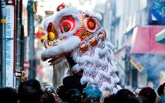 O bairro chinês da cidade de Yokohama fica lotado nos dias de festa