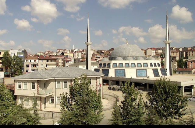 مسجد بلال الحبشي في إسطنبول مسجد بطراز عصري