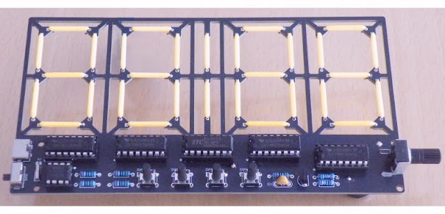 Klok-met-filament-LEDs-07 (© 2025 Jos Verstraten)