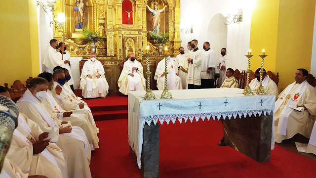 MONS. CURIEL EN MISA CRISMAL: DESCUBRAMOS QUE EL SER PUEBLO DE DIOS NOS DEBE DAR UNA INMENSA ALEGRÍA MONS. CURIEL EN MISA CRISMAL: DESCUBRAMOS QUE EL SER PUEBLO DE DIOS NOS DEBE DAR UNA INMENSA ALEGRÍA
