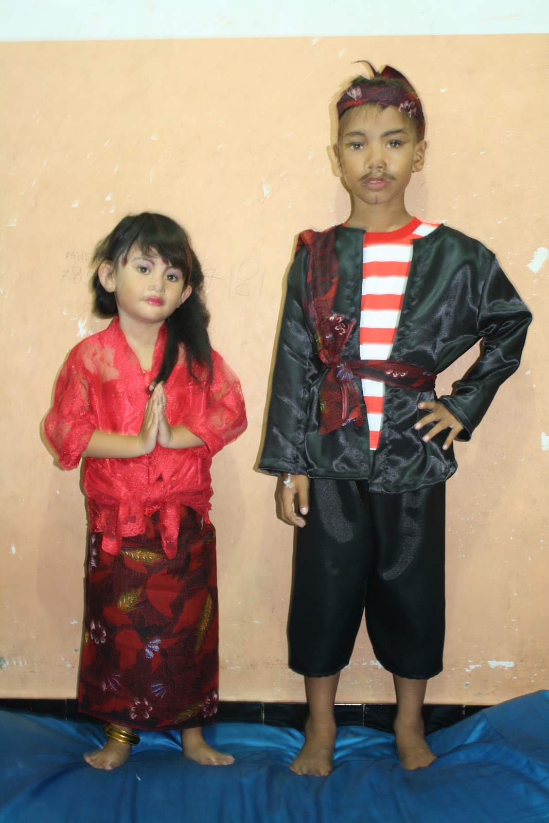 Baju Adat  Karnaval