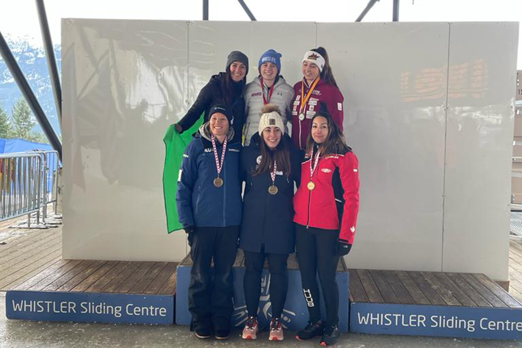 Nicole Silveira no pódio da Copa América de Skeleton em Whistler