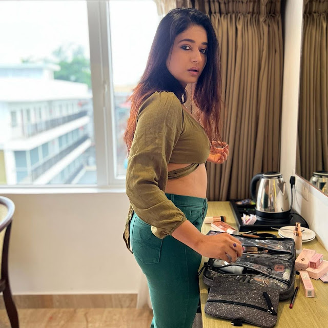 Actress Poonam Bajwa Latest Hot Sexy Photoshoot Pics
