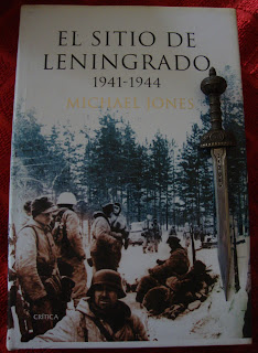 Portada del libro El sitio de Leningrado 1941-1944, de Michael Jones