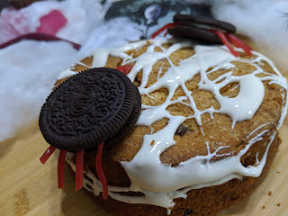 Spider Web cake and biscuit spiders