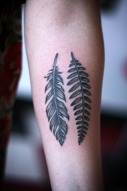 Tatuagens femininas de folhas 