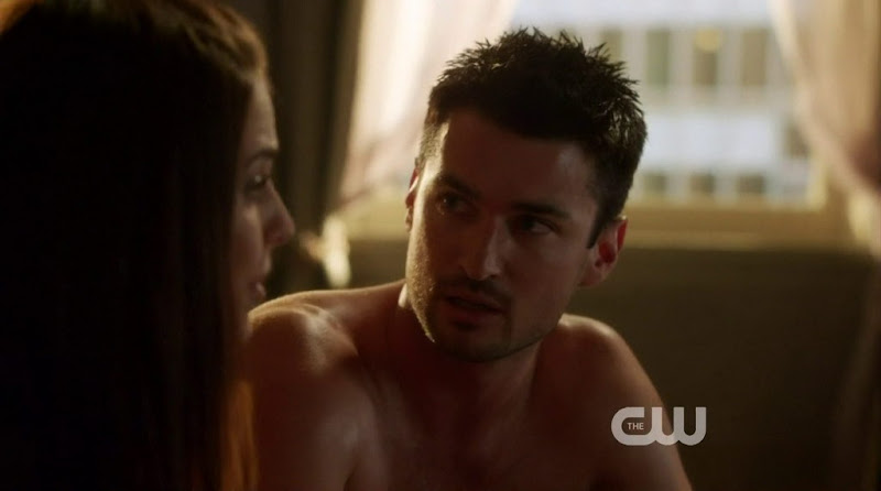 Wes Brown Shirtless in 90210 s5e06