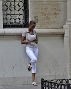 Labels: New York Street Style woman plaid iPhone white jeans flat sandals