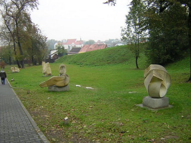 Szobrok, de nem sóból a wieliczkai parkban