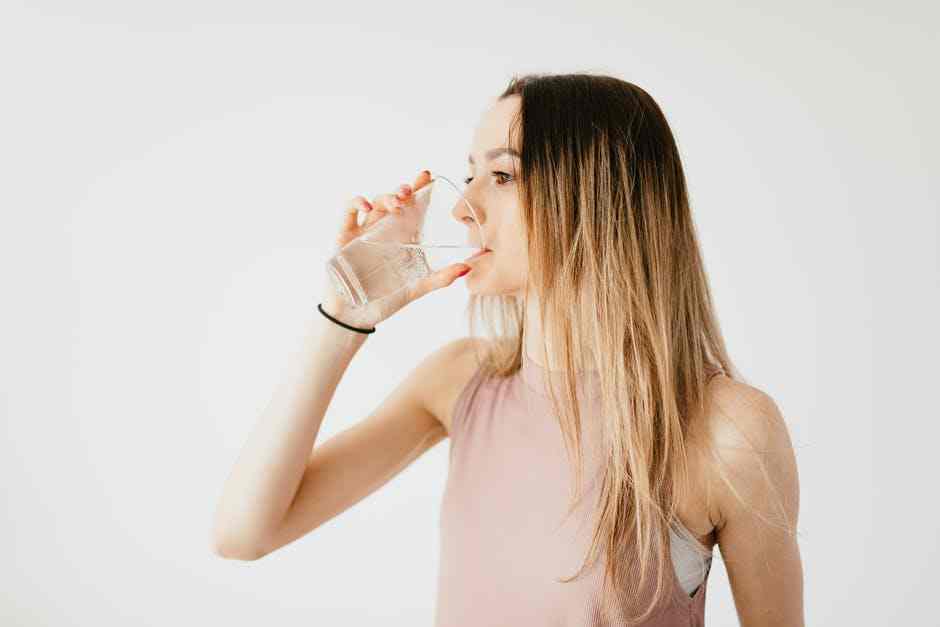 6 Benefits of Drinking Water for Natural Beauty for women