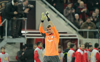 Roy Carroll is cheered and applauded by the Olympiacos fans.