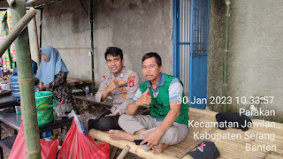 Sambangi Warga, Bhabinkamtibmas Polsek Jawilan Polres Serang Perkuat Sinergitas