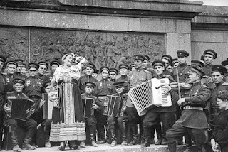 Klavdiya Shulzhenko and her jazz band