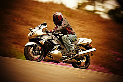 2010 Kawasaki Ninja ZX-14 Action