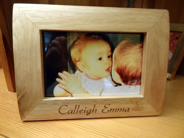 <a href="http://www.giftsonline4u.com/personalised-photo-frames.htm">Personalised Photo Frames</a>