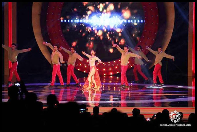 dance in Tarang Housefull Awards