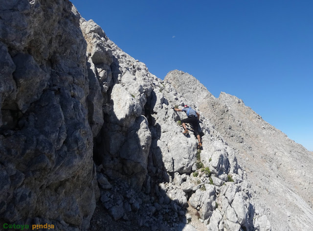 Ruta a Torre Bermeja, Coello, Tiro del Oso y Boada desde el Refugio de Cabrones en Macizo Central de Picos de Europa