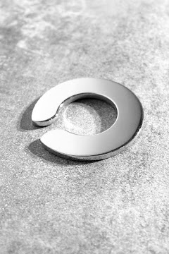 Earcuff Disk argent Saskia Diez