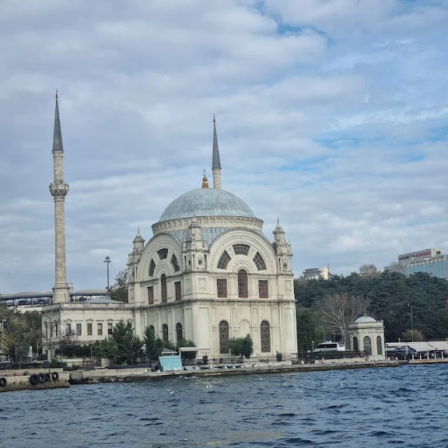 جامع دولما بهجة في إسطنبول