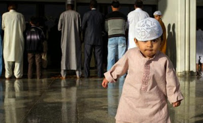 Kenalkanlah Anak-anak kita dengan Masjid
