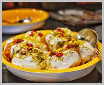 3. Chaat and Gol Gappay-Best Famous Foods Ideas in Pakistan