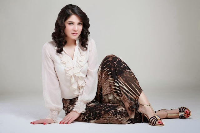 Ayesha Omar HD Wallpaper Free Download