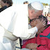 Papa para o  Dia Mundial do Enfermo: "Não é conveniente que o homem esteja só"