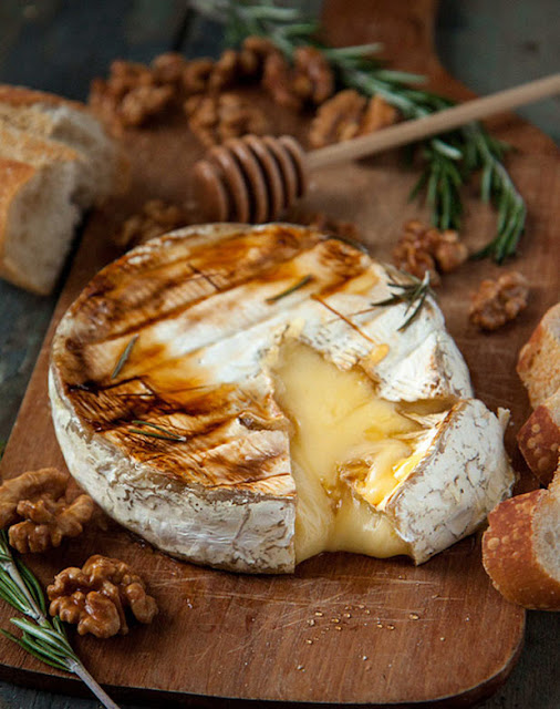 BAKED BRIE WITH HONEY, ROSEMARY AND CANDIED WALNUTS