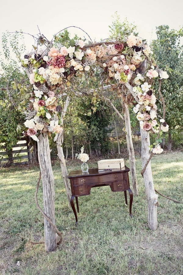 Dream of a Small Outdoor Wedding With These Ideas to Help You