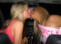 Hot girls kissing