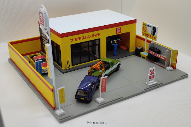 Le diorama Garage Bridgestone Vintage de Tomica au 1/64 - Mininches