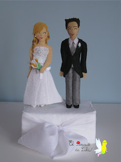 pareja-de-novios-fieltro-tarta-regalo-boda-personalizados