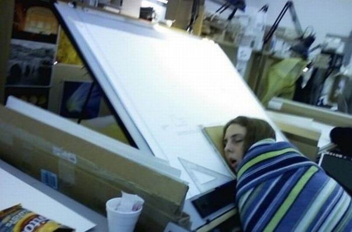 [Image: sleeping_at_work_17.jpg]