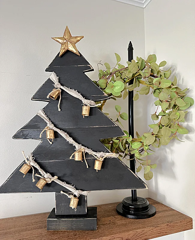 pallet wood tree and wreath