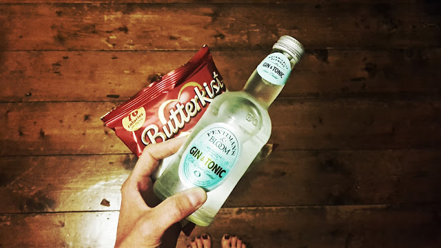 Project 366 2016 day 281 - Gin & Tonic & popcorn // 76sunflowers