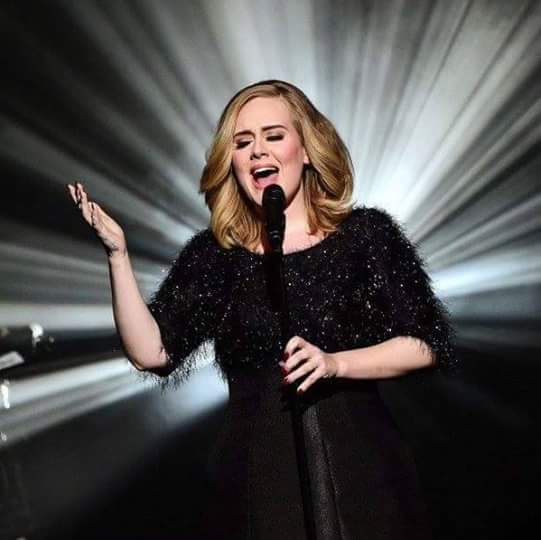 Adele ultrapassa BeyoncÃ© e garante recorde no iTunes com o ...