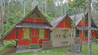 Saung Ngampar Green Hill Park Ciwidey