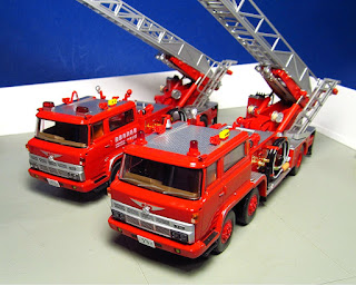 tomica limited vintage hino ladder truck fire engine